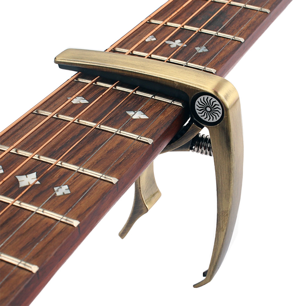 Guitar Capo Clip - ギター用カポ、クリップ式チューナー、ガンブラック、アコースティックギター、エレキギター、ウクレレ、バンジョー、マンドリン、ベース、バイオリン、6弦ギターに対応、調整可能なクランプ