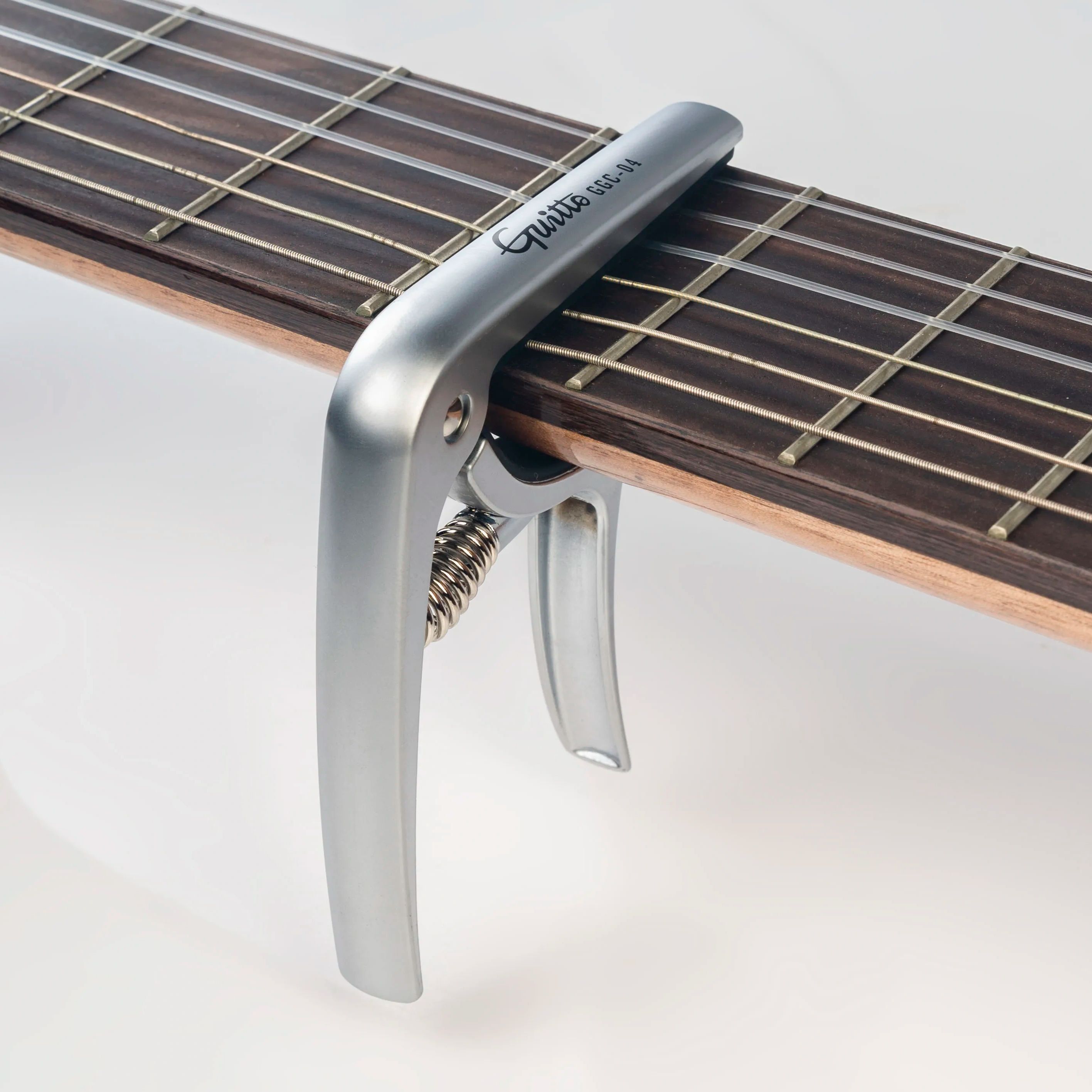 GUITTO GGC-04 ギターカポアコースティッククラシ - Guitar Capo Clip のレビューと価格